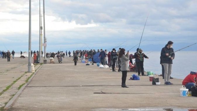 Sinop’ta amatör balıkçıların yüzü güldü