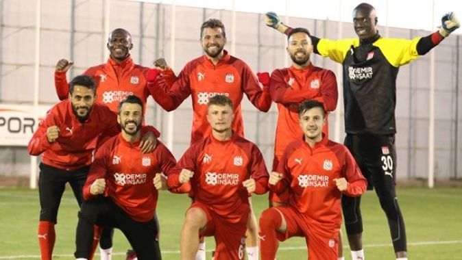 Sivasspor’da 2 futbolcu koronavirüse yakalandı