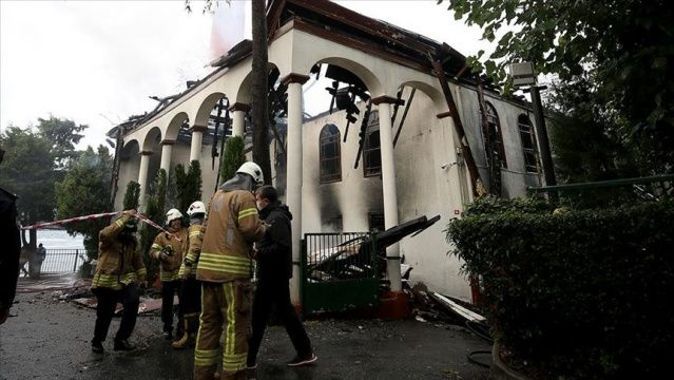 Tarihi Vaniköy Camisi&#039;ndeki yangına ilişkin soruşturma başlatıldı