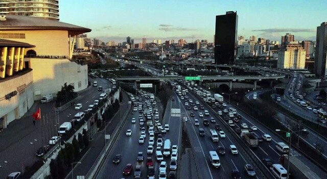 4 günlük kısıtlamaya saatler kala Mahmutbey Gişelerde yoğun trafik