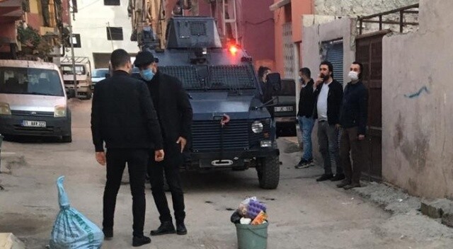 Adana&#039;da çöp kutusunda ses bombası patladı