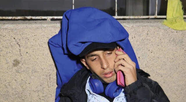 Bıçaklanan genç, cep telefonuyla ailesini arayıp haber verdi