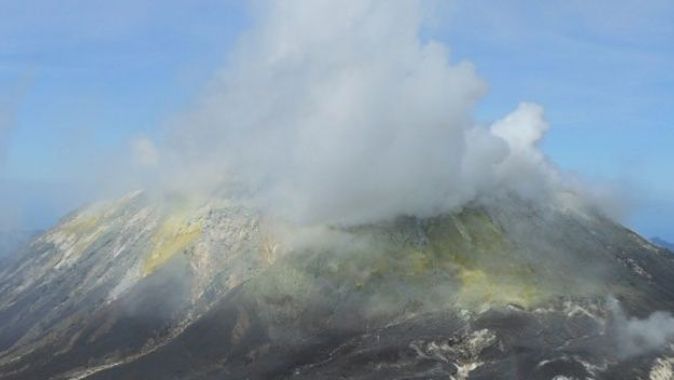 Endonezya&#039;daki yanardağda son 24 saatte 2 patlama