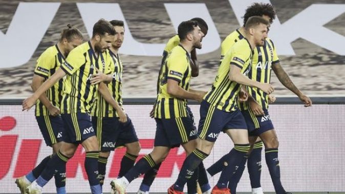Fenerbahçe, evinde Başakşehir&#039;i 4-1 mağlup etti