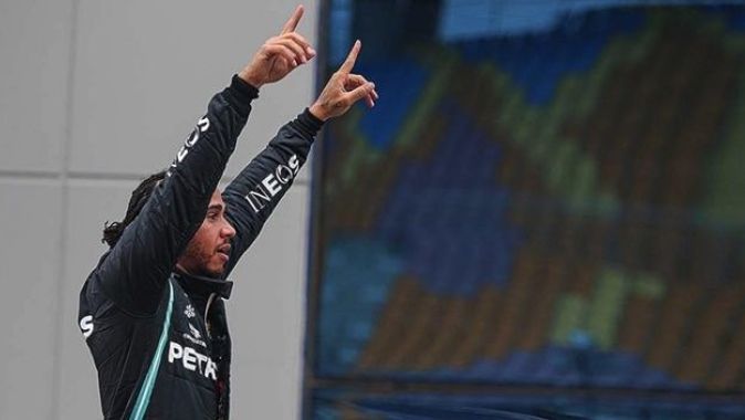 Formula 1 şampiyonu Lewis Hamilton&#039;a şövalye unvanı verildi