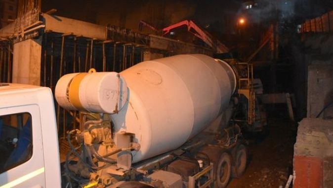 Hazır beton pompa vinci devrildi: 1 ölü