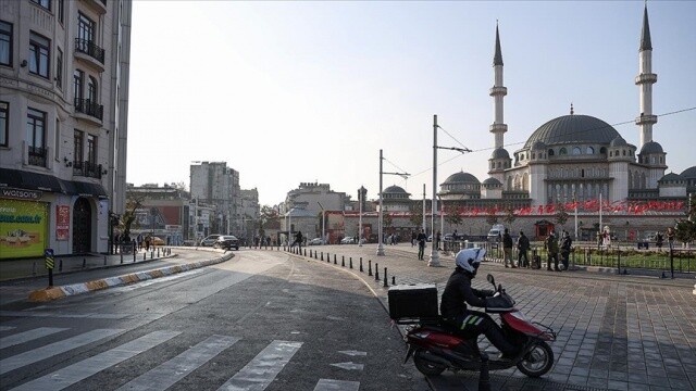 İstanbul&#039;da sokağa çıkma kısıtlamasına genel olarak uyuldu