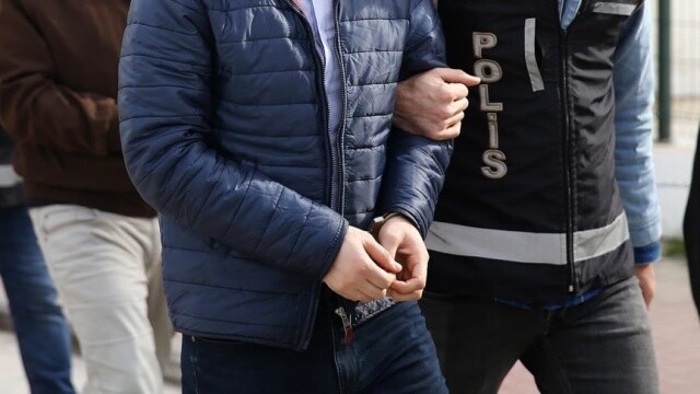 İzmir&#039;de düzenlenen uyuşturucu operasyonunda 4 kişi yakalandı