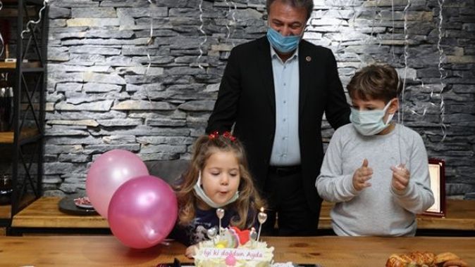 İzmir depreminin sembol ismi Ayda&#039;ya sürpriz doğum günü kutlaması