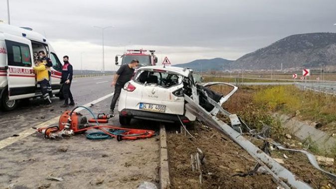 İzmir-İstanbul Otoyolu&#039;nda feci kaza: 3 ağır yaralı
