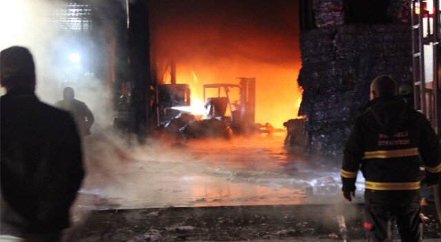 Kocaeli&#039;de fabrika yangını 4 saatte söndürüldü