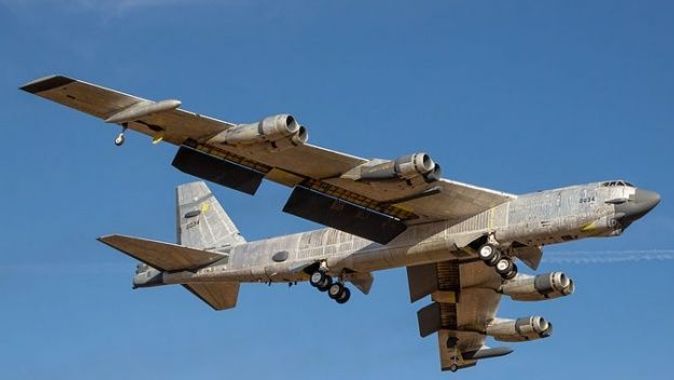 Restore edilen B-52H bombardıman uçağı 12 sene sonra yeniden aktif görevde