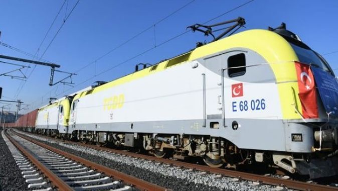 Türkiye&#039;den Çin&#039;e gidecek ilk ihracat treni İstanbul&#039;dan uğurlandı