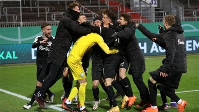 Almanya Kupası&#039;nda Bayern Münih&#039;i penaltılarla yenen Holstein Kiel 3. tura yükseldi
