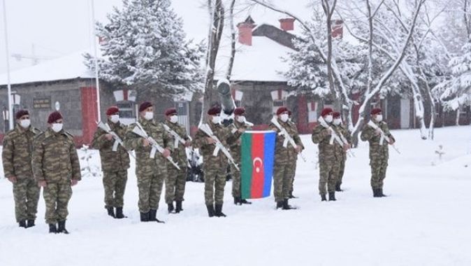 Azerbaycan askerleri &#039;Kış Tatbikatı&#039; için Kars&#039;ta