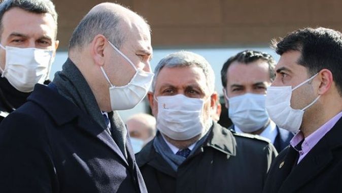 Bakan Soylu, Şehit Fethi Sekin’in babası ile kanaat önderi Nazırlı&#039;yı hastanede ziyaret etti