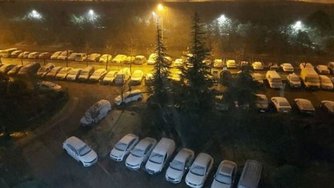 Beklenen kar yağışı İstanbul&#039;da başladı