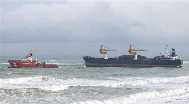 Beykoz&#039;da makine arızası nedeniyle demir atan kargo gemisi Ahırkapı&#039;ya götürüldü