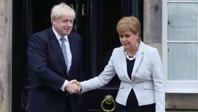 Boris Johnson İskoçya’yı ziyaret etmek istiyor, İskoçya Başbakanı karşı çıkıyor