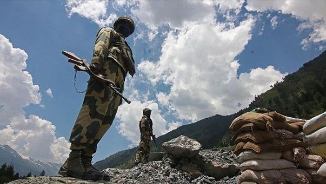 Çin ve Hint askerlerinin sınırda yeniden çatıştığı iddia edildi
