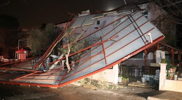 Denizli&#039;de lodosun etkisiyle bir evin çatısı uçtu