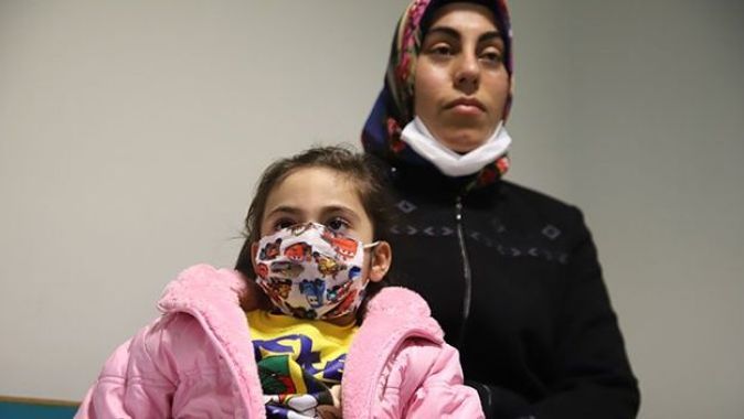 Elazığ&#039;da enkazdan 28 saat sonra kurtulan anne Ayşe ve Yüsra Bebek, depremin izleriyle yaşıyor
