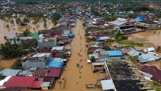 Endonezya&#039;da sel nedeniyle 113 bin kişi yerinden oldu