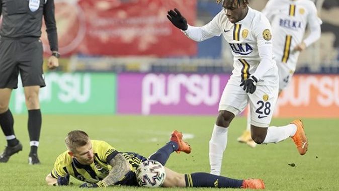 Fenerbahçeli futbolcu Serdar Aziz sakatlandı