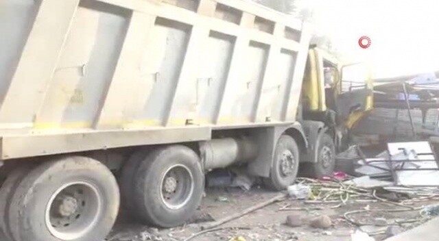 Hindistan&#039;da kamyon kaldırımda uyuyan işçileri ezdi: 13 ölü