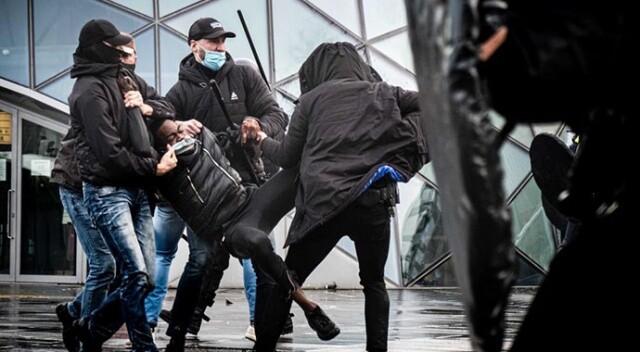 Hollanda’da Covid-19 kısıtlamaları karşıtı protesto: 30 gözaltı