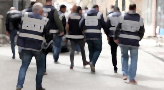 İzmir merkezli terör operasyonunda gözaltına alınan 47 zanlı adliyeye sevk edildi