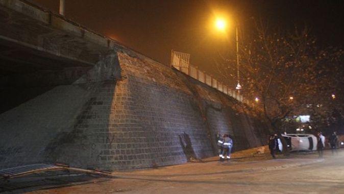 Kayseri&#039;de otomobil köprüden uçtu: 3 yaralı
