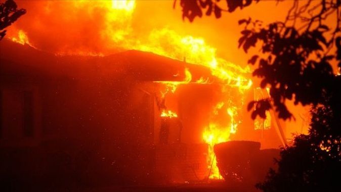 Kolombiya&#039;da 3 evde çıkan yangında 7 kişi hayatını kaybetti