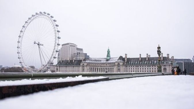 Londra’da ilk kar yağdı