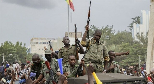 Mali&#039;de darbeden 5 ay sonra askeri cunta feshedildi