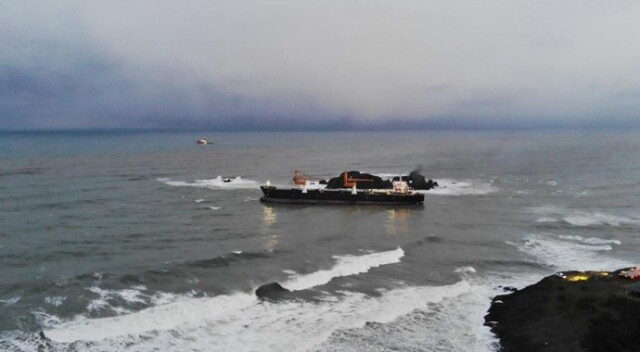 Riva&#039;da karaya oturan geminin son hali havadan görüntülendi