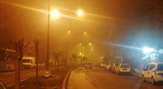 Şanlıurfa&#039;da boş sokaklar sisle kaplandı