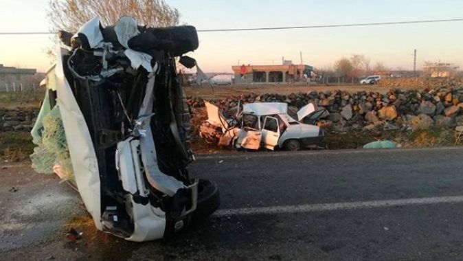 Şanlıurfa&#039;da iki otomobil çarpıştı: 8 yaralı
