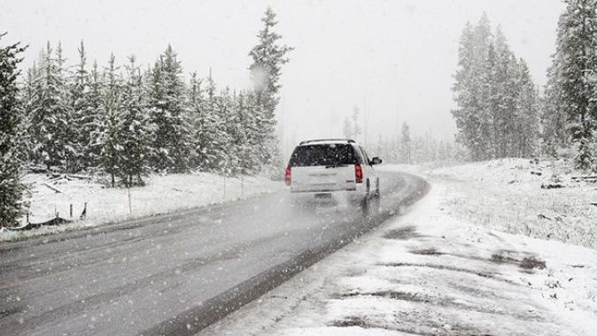 Sürücülere uzmanından uyarı: Hava ve iklim şartlarına göre sürüş tarzı belirleyin