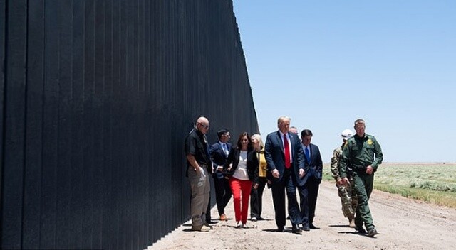 Trump’tan gövde gösterisi! Meksika sınırındaki güvenlik duvarını ziyaret edecek