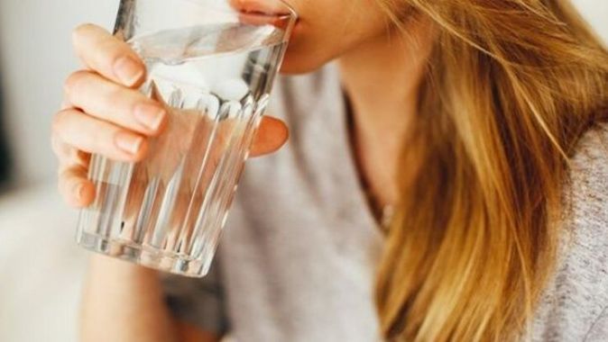 Yetişkinler günde 2-2.5 litre su içmeli