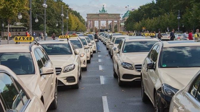 Almanya&#039;da taksiciler ayaklandı