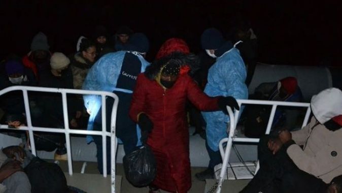 Balıkesir ve Çanakkale&#039;de 82 göçmen kurtarıldı