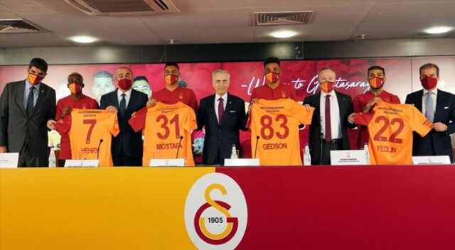 Galatasaray&#039;da yeni transferlere imza töreni düzenlendi