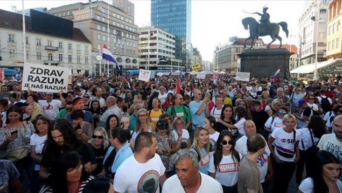 Hırvatistan&#039;da Covid-19 kısıtlamalarına karşı protesto