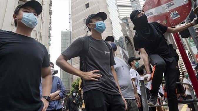 Hong Kong&#039;da 47 aktivist gözaltına alındı