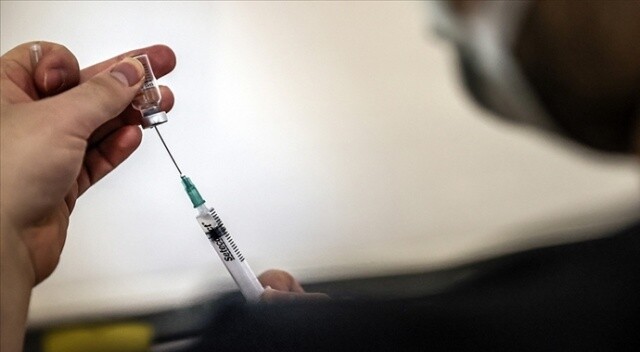 İngiltere&#039;de Kovid-19 aşısının ilk dozunu yaptıranlar 16 milyonu aştı