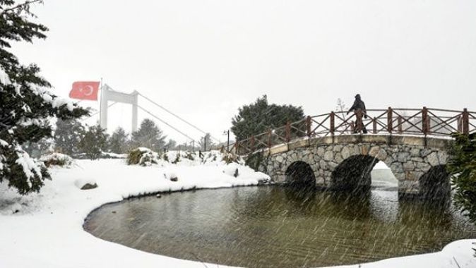 İstanbul&#039;da kar yağışı bazı bölgelerde etkili olmaya devam ediyor
