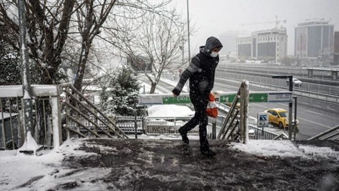 İstanbul&#039;da kar yağışı etkisini sürdürüyor