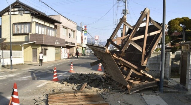 Japonya’da 7,3 büyüklüğündeki deprem sonrası 100&#039;den fazla yaralı
